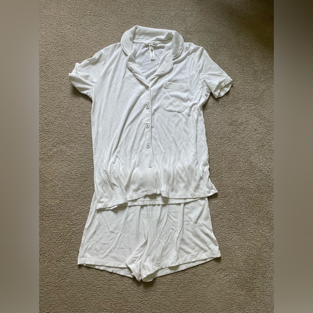 skims pajama set